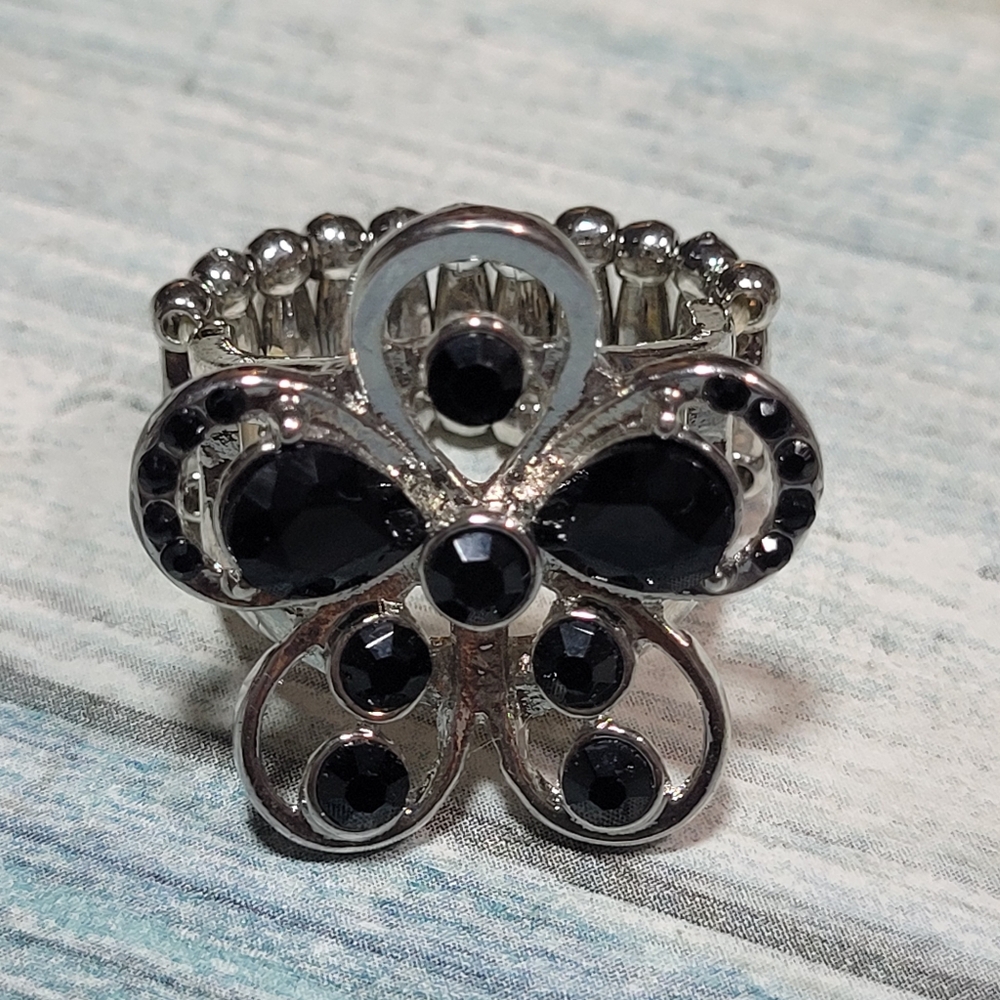 Three Stretch Rings. - Picture 3 of 9